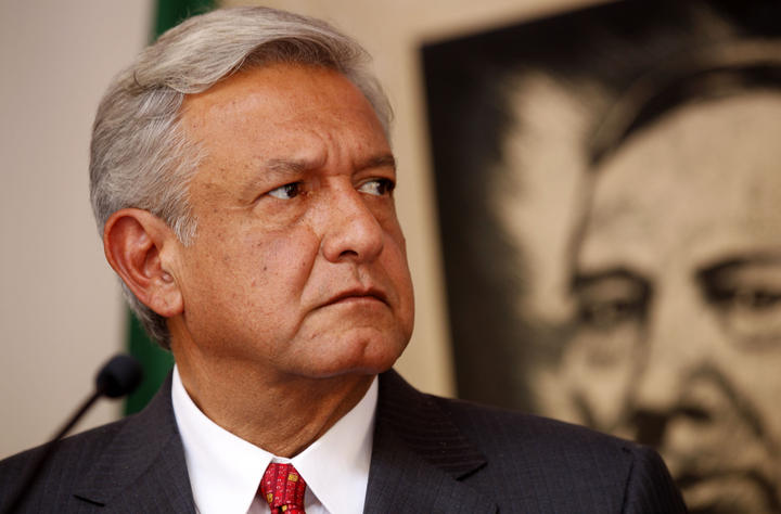 López Obrador, reiteró que los gobiernos neoliberales ya entregaron las empresas públicas: teléfonos de México, los ferrocarriles y 60 millones de hectáreas para explotación de oro, plata y cobre. (Archivo)
