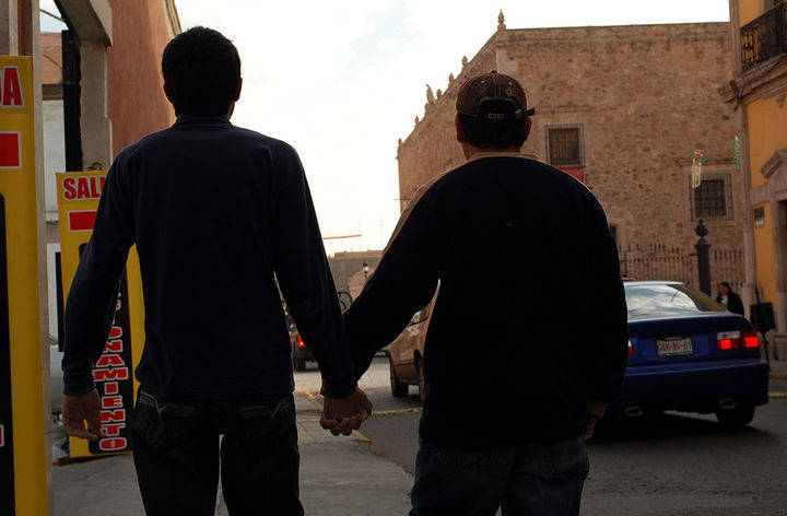 Cambio en la ley. La aprobación de las adopciones a parejas homosexuales ha causado polémica en el Estado.