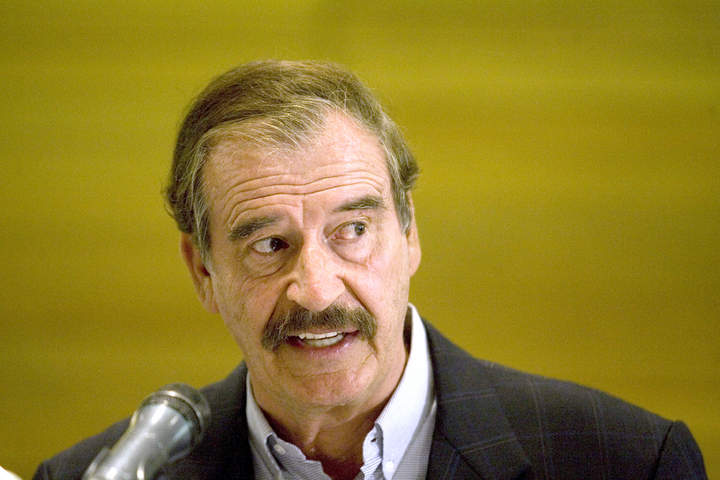 Vicente Fox dijo que es preferible no realizar este tipo de congresos ya que, además de que no se tocan temas como el de la migración, se 'ahorra mucha lana'. (Archivo) 
