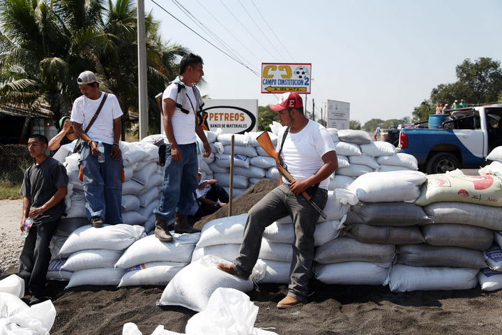 Se han registrado casi 700 autodefensas en Michoacán: Vallejo