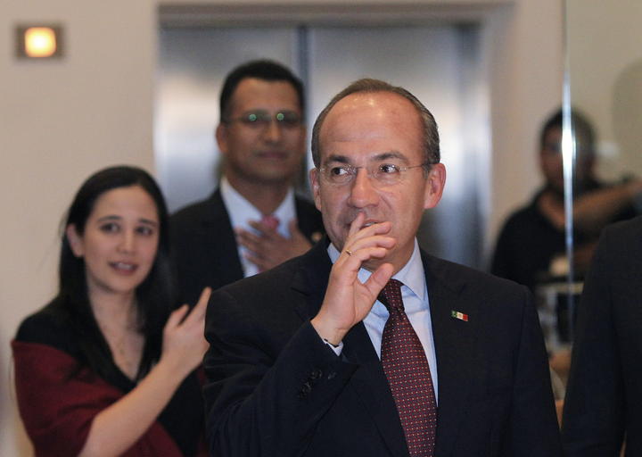 México aún no es un país de leyes, advierte Felipe Calderón