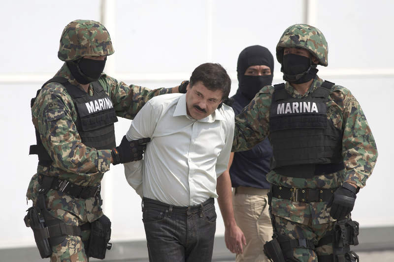 Joaquín 'El Chapo' Guzmán fue presentado en conferencia de prensa. (AP) 