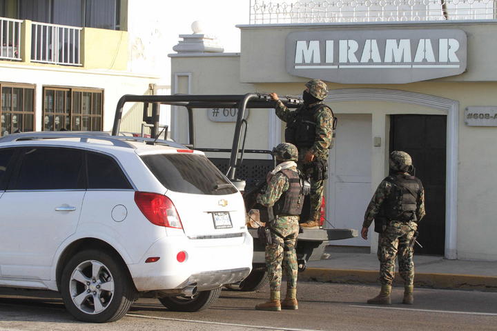 Denuncian privilegios a Televisa en cobertura de caso 'Chapo'