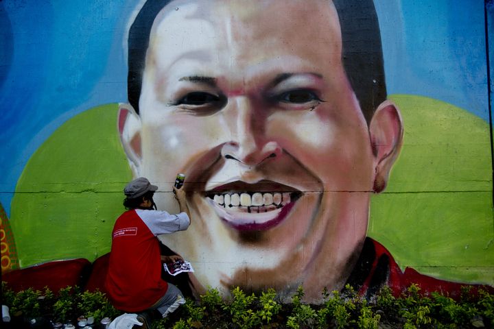 Pintura. En la imagen se observa un mural del fallecido presidente Hugo Chávez. 