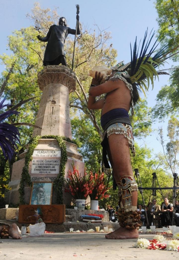 Conmemoración del aniversario luctuoso de Cuauhtémoc, último gran emperador azteca. (ARCHIVO)