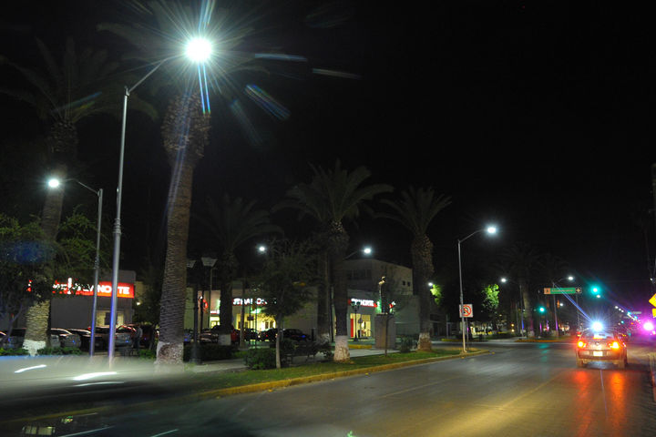 Nuevo. Con los trabajos de alumbrado incluyeron postería y cableado subterráneo. 