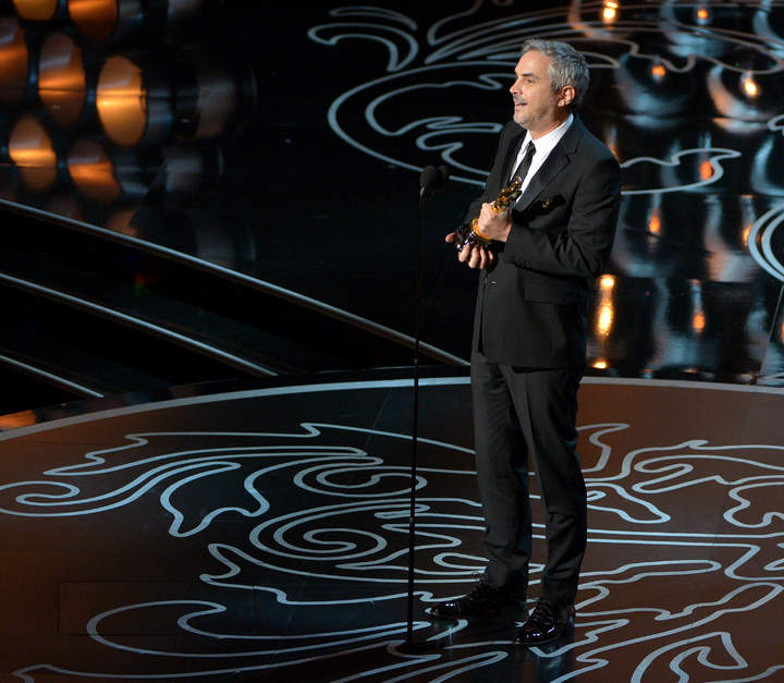 Alfonso se convierte en el primer director latinoamericano en ganar el premio a Mejor Director. (AP)