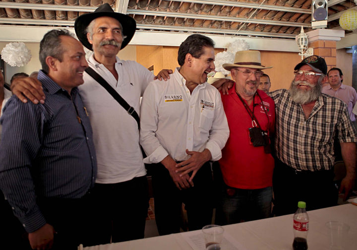 Se reúnen líderes en Apatzingán