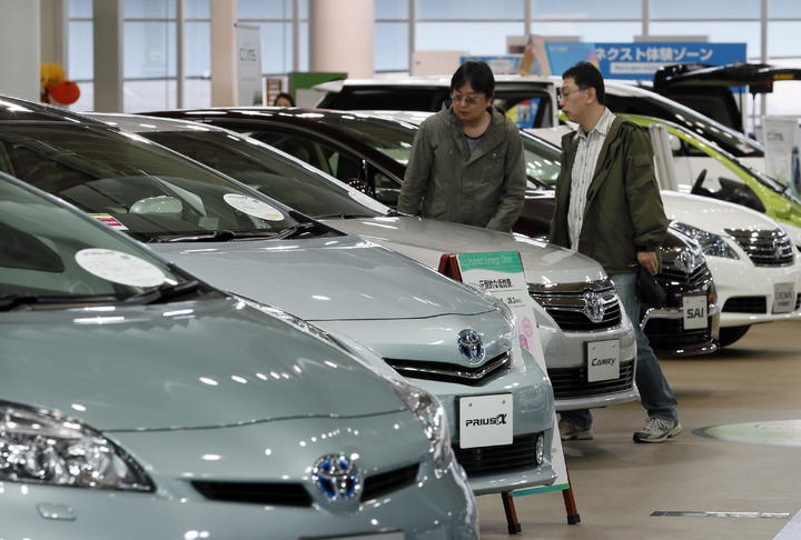 La venta de autos en México genera cerca del 3.6% del PIB anual. (Archivo)