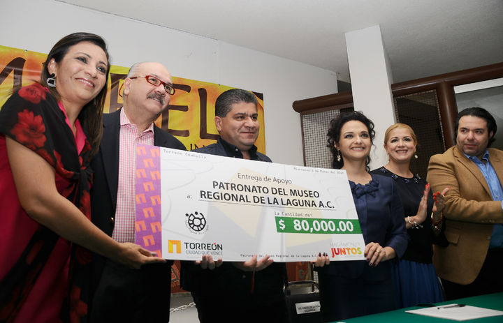 La firma. El Auntamiento firmó un convenio de coperación con el Museo Regional de La Laguna y le donará un camión.
