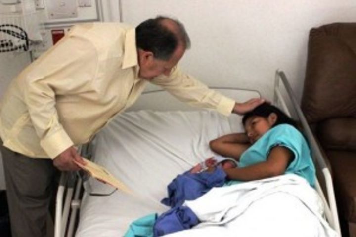 Investigación. El subsecretario de Servicios de Salud, Manuel Jesús Alvarado, realiza las investigaciones en hospital. 