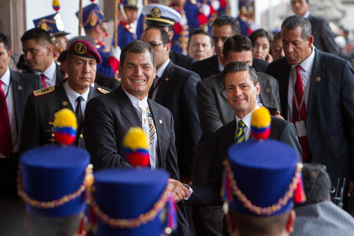 El diario El Comercio aseguró que tras el viaje del mandatario mexicano a Ecuador, el gobierno del presidente Rafael Correa le apuesta a un acuerdo comercial que permita vender más productos ecuatorianos en el mercado de esa nación. (EFE) 
