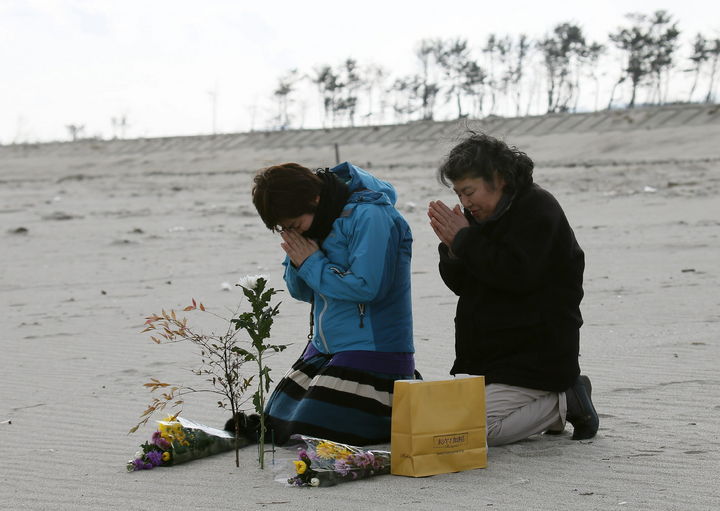 Lamentan muertes. Reconoce Japón que la herida que dejó el terremoto y el tsunami aún sigue abierta.