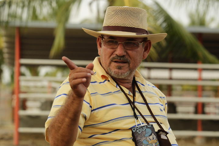 Hipólito Mora se muestra optimista pese a detención, dice abogado