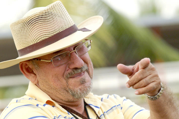 'No se rajen', dice Hipólito Mora a autodefensas
