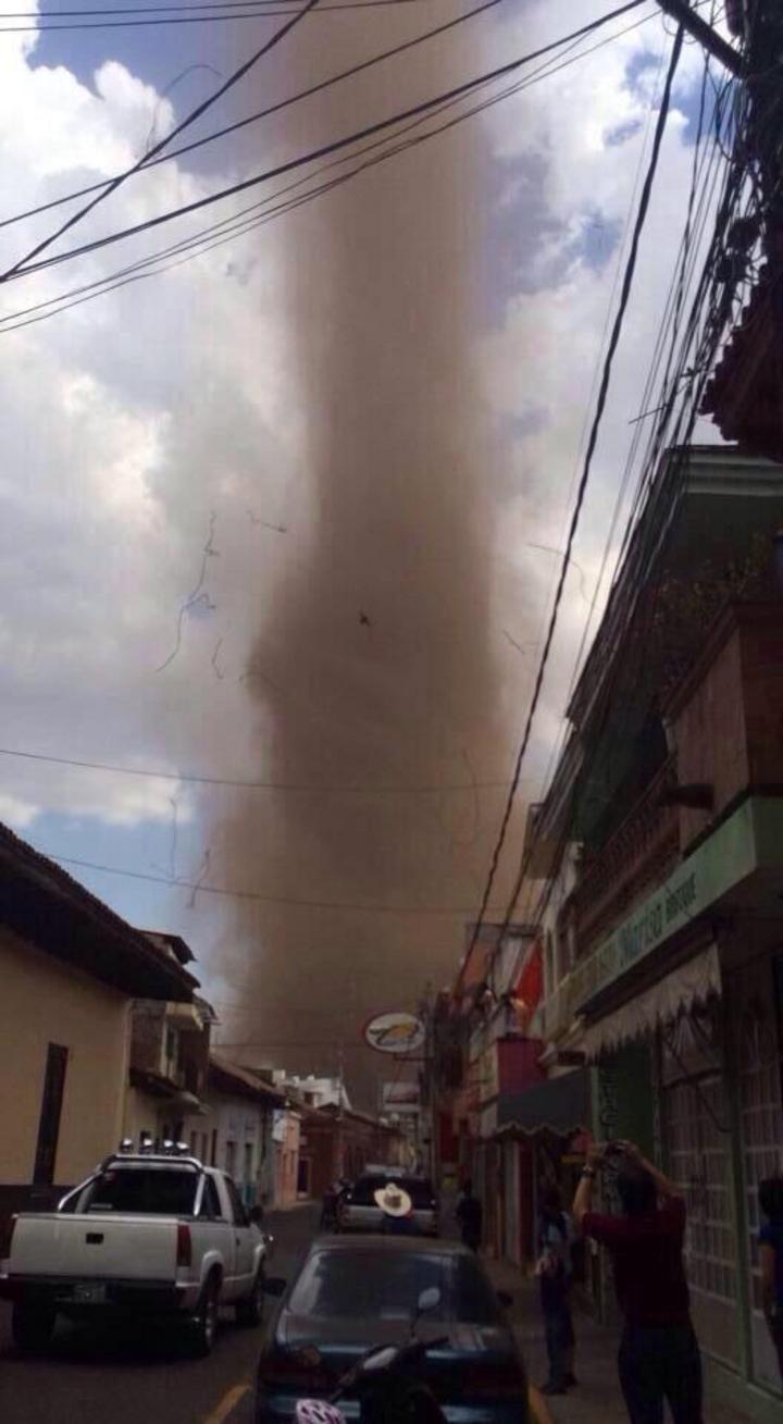 Tornado causa daños en 4 colonias en Michoacán