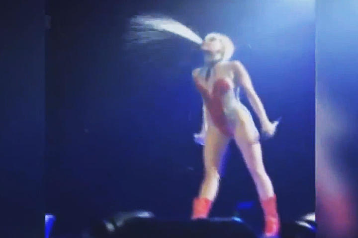 Miley volvió a hacer una de sus ya acostumbradas fechorías. (YouTube)