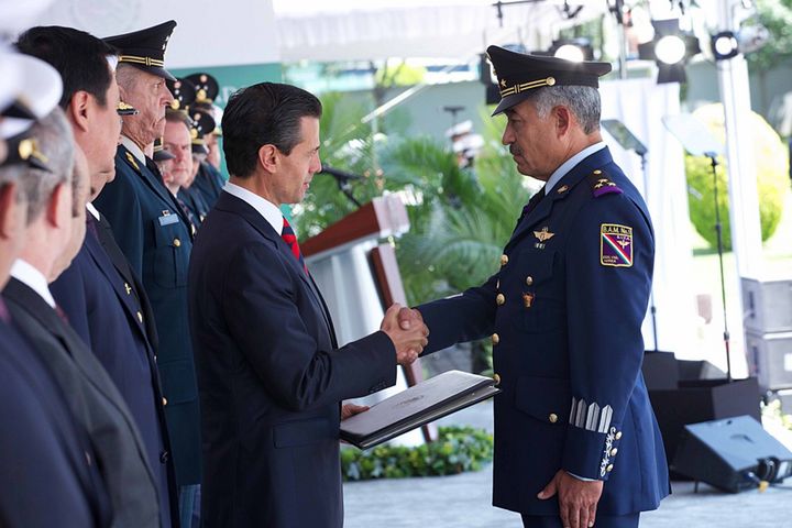 Ceremonia. Peña Nieto, encabezó la ceremonia de menciones honoríficas a las diversas unidades.