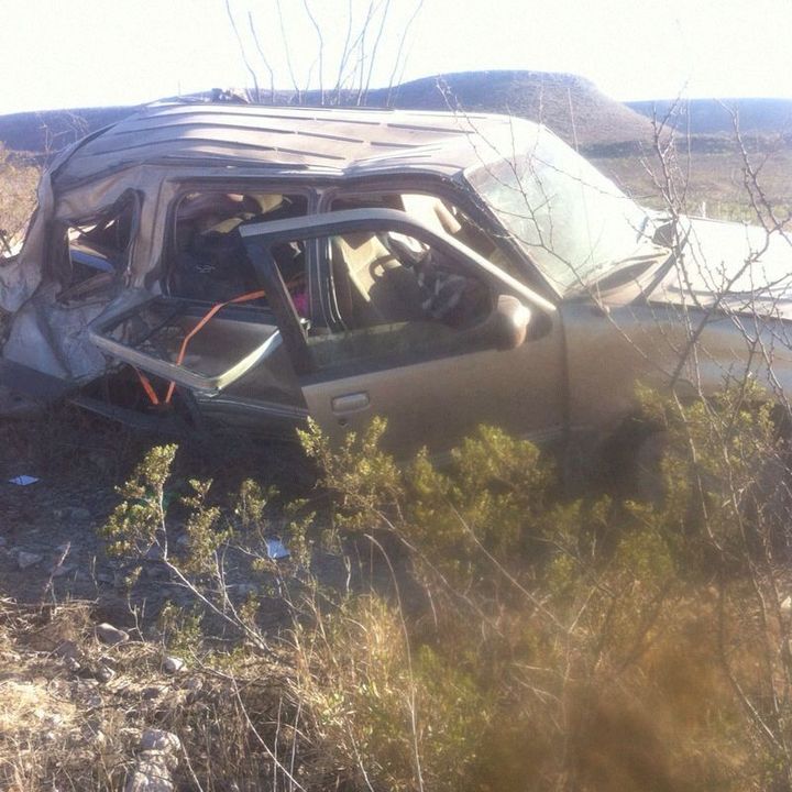 Accidente. El vehículo quedó destrozado fuera de la cinta asfáltica en la carretera libre Fresnillo-Cuencamé.