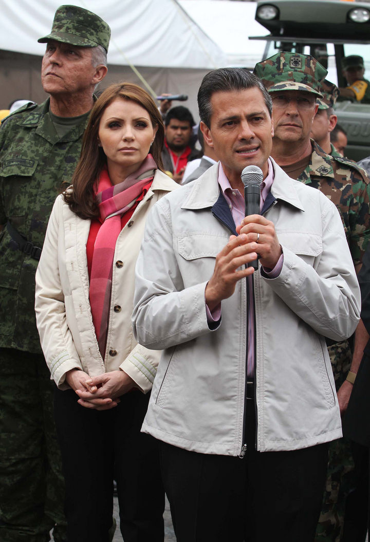 Recorrido. Enrique Peña Nieto en compañía de su esposa Angélica Rivera de Peña, realiza un recorrido por el Zócalo.
