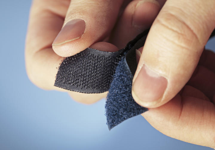 El Velcro es ahora comúnmente utilizado en la industria textil e incluso en la automotriz. (ARCHIVO)