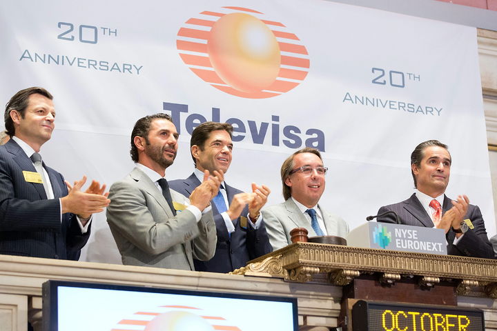 Celebran. El consejero delegado de Televisa, Emilio Azcárraga (der.) junto a otros ejecutivos.