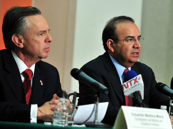 Foro. El embajador de México en EU, Eduardo Medina Mora, y Alfonso Navarrete.