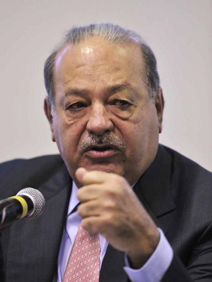 Directivo.  Fotografía que muestra al empresario mexicano Carlos Slim, dueño de Telmex y América Móvil, en conferencia.