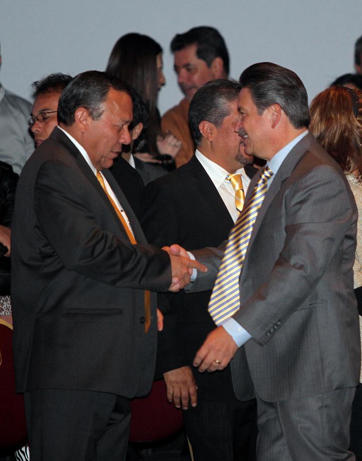 El perredismo nacional y estatal cerraron filas con el gobernador Arturo Núñez. (ARCHIVO)