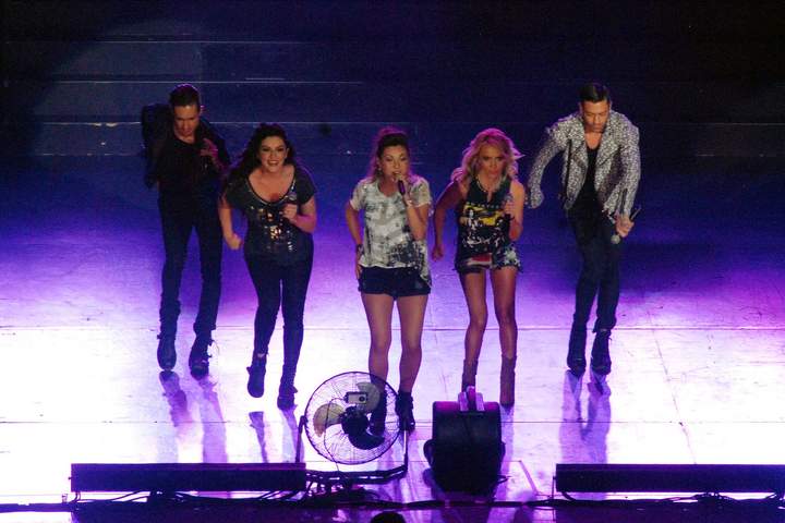 OV7 arrancó el concierto con los temas 'Tus besos', 'No es obsesión' y 'Love colada'. (Notimex) 