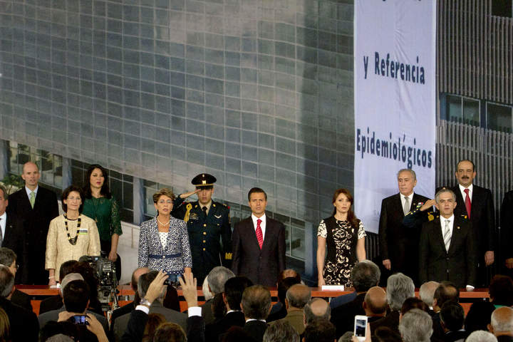 Peña Nieto sostuvo que en el país se cuenta con sólidas instituciones para afrontar los desafíos del siglo XXI. (Notimex) 