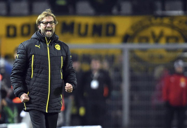 “Fuimos claramente mejores hoy y deberíamos haber marcado más goles, pero como el partido y nuestra actuación fueron tan extraordinariamente buenos, no voy a hacer ninguna acusación a nadie hoy”, declaró Klopp. (EFE)