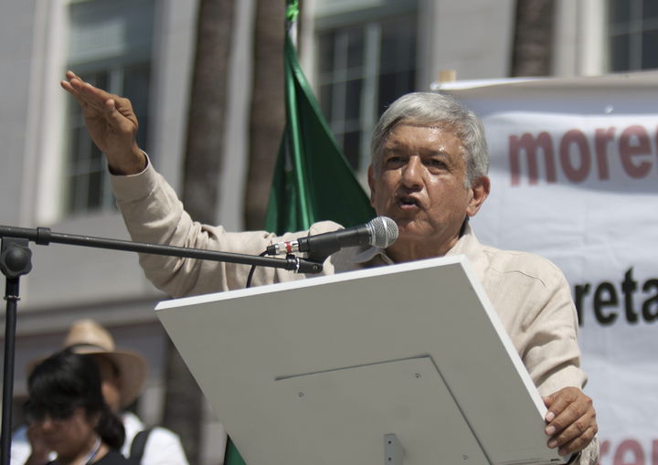 Reunión. El excandidato presidencial y líder del partido Morena, Andrés Manuel López Obrador, habla en reunión pública.