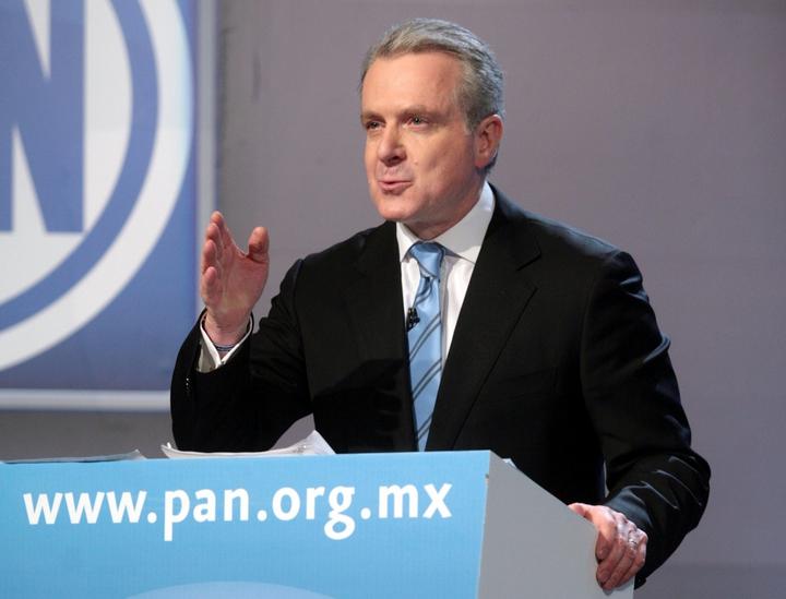 Santiago Creel se pronunció por la continuidad del Pacto por México, dado que éste se ha convertido más que en un acuerdo de partidos, en una práctica adecuada en el país para llegar a consensos. (ARCHIVO)
