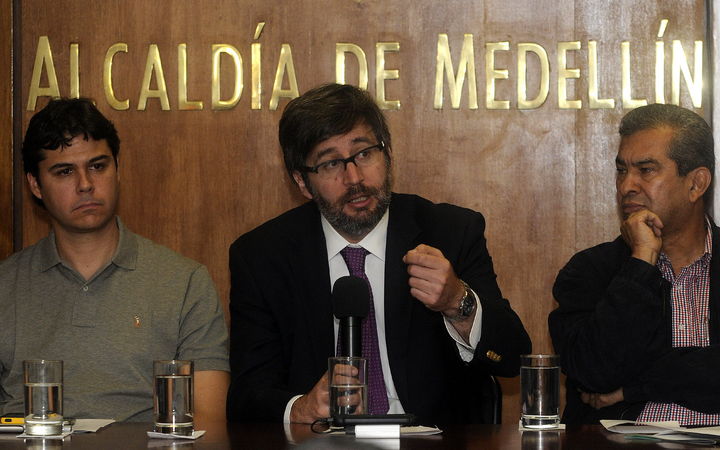 Conferencia. El secretario de Gobierno de Medellín, Jorge Mejía (der.) y el secretario de Antioquia, Santiago Londoño (izq.).