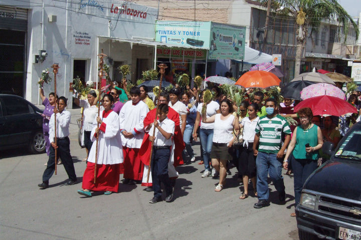 Procesión. Previo a la misa, se realizó un procesión que recorrió las principales calles de la ciudad.