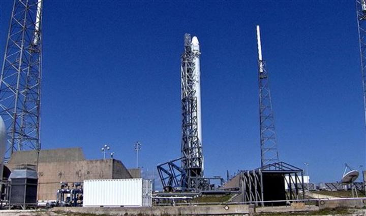 A solo una hora del despegue, SpaceX canceló el lanzamiento del lunes. (AP)
