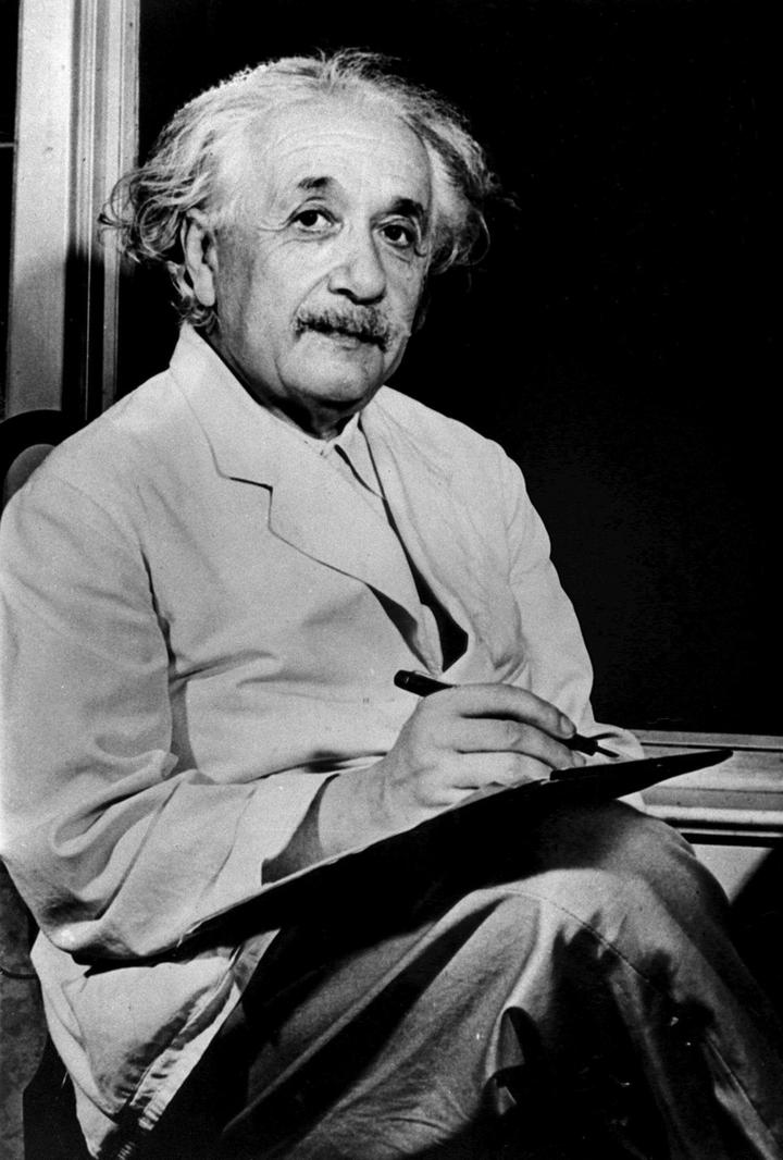 Einstein era extravagante y distraído, pero supo revolucionar la percepción del universo. (ARCHIVO)