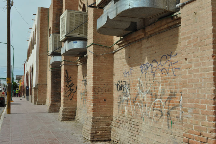 Daños. Es la pared lateral de la Parroquia de Nuestra Señora del Refugio la que fue grafiteada, pese a la vigilancia en el Centro.