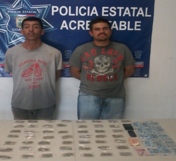 Asegurada. Los detenidos tenían en su poder 50 dosis de marihuana, 450 pesos en efectivo y dos teléfonos celulares.