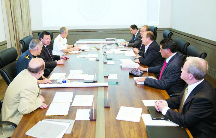 Evaluación. El gobernador de Coahuila y el de Durango se reunieron con el secretario de gobernación. 