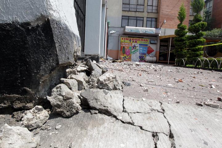 Reportan caída de 15 bardas por sismo