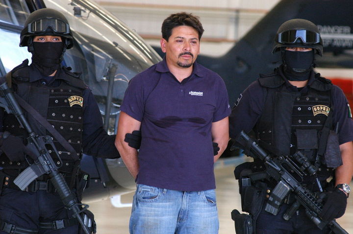 Detención. Arnoldo Rueda Medina alias 'La Minsa', fue detenido por elementos de la PFP en el estado de Michoacán.