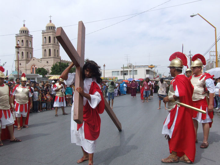 Devoción . Con mucha devoción por cuatro años consecutivos, Jesús Botello ha  personificado a Jesucristo en el Viacrucis que se realiza en San Pedro.