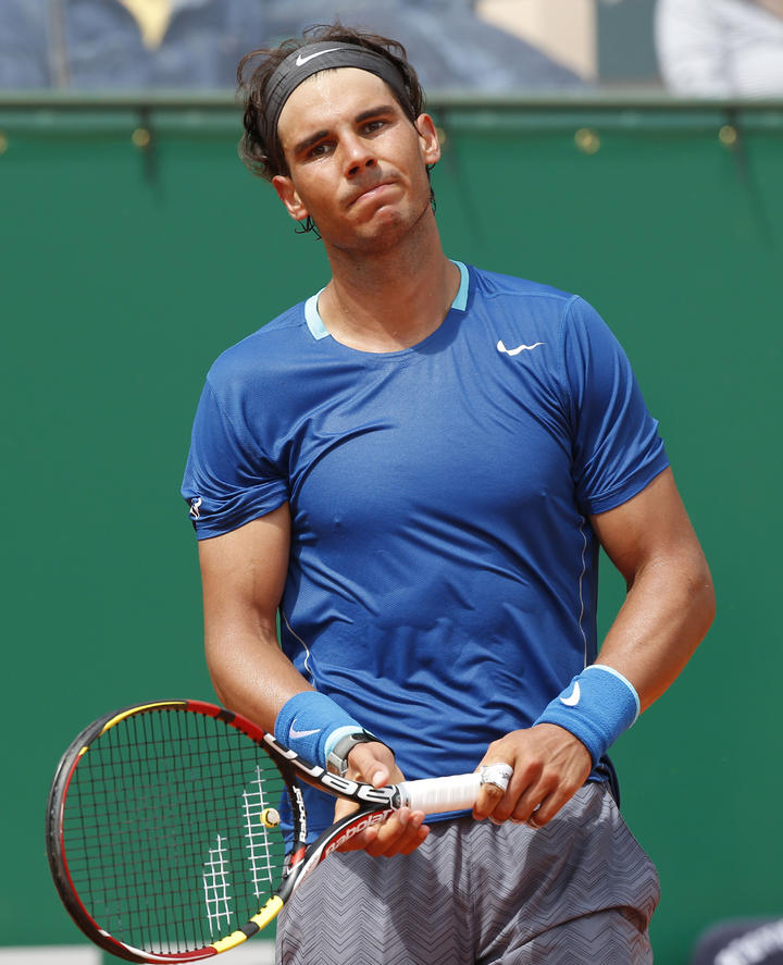 El máximo favorito en el Masters de Montecarlo, el español Rafael Nadal, fue eliminado a manos de su compatriota David Ferrer. (AP)