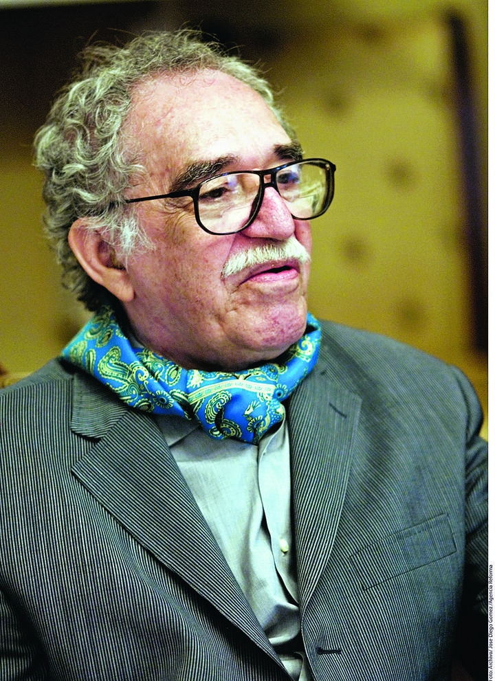 Gabriel García Márquez posó para Moda! en 2008 con una mascada de Pineda Covalin.