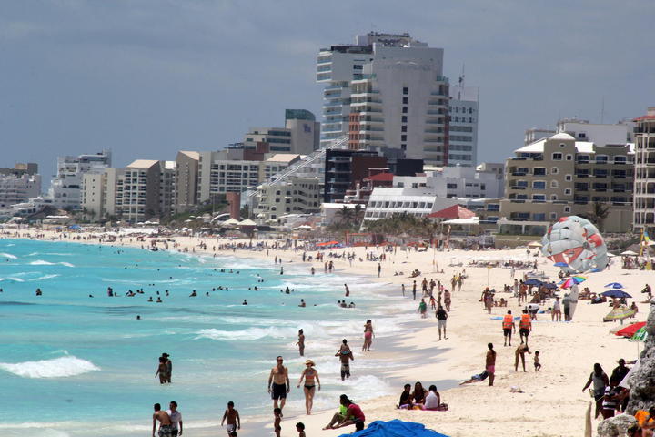 Festejan 44 años de Cancún entre esplendor y contradicciones