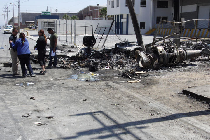 Tragedia. Restos de la aeronave que se desplomó la tarde del sábado en el municipio de Ramos Arizpe.