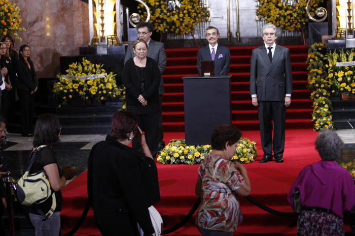 Tovar y de Teresa (der.) dijo que el invaluable legado de García Márquez al mundo no tiene límites y recordó que el colombiano escribió Cien años de soledad en México, un clásico de la literatura al que comparó con el Quijote de Cervantes. (EFE)