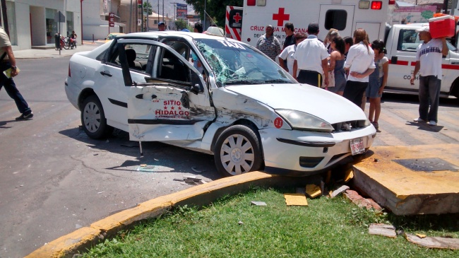 El accidente dejó daños materiales por 40 mil pesos. 
